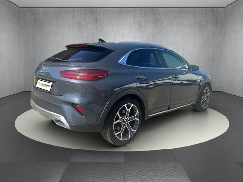 https://csb-strapi-files.fsn1.your-objectstorage.com/inventory-cars/images/efede08e4db71c0b4f5c83d4a97c0f49cc352bfa/4_500_9604.jpg