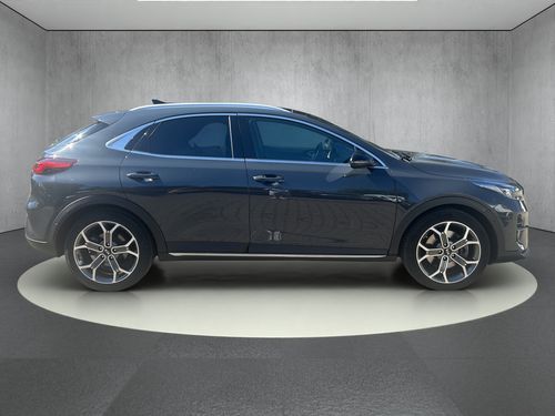 https://csb-strapi-files.fsn1.your-objectstorage.com/inventory-cars/images/efede08e4db71c0b4f5c83d4a97c0f49cc352bfa/5_500_3959.jpg