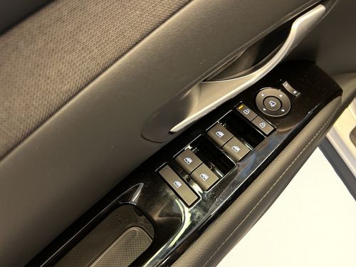 https://csb-strapi-files.fsn1.your-objectstorage.com/inventory-cars/images/f01835d8c2d6567db7c0faa1e35c0fff59f50fab/13_500_3396.jpg