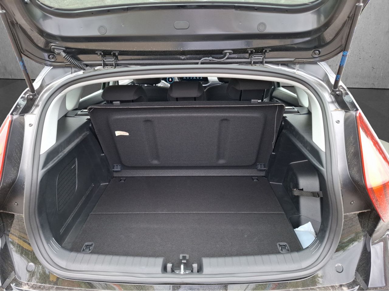 https://csb-strapi-files.fsn1.your-objectstorage.com/inventory-cars/images/f0ace1e9696a7dfb0e8319e9733f71f51ba29f08/18_1280_8223.jpg