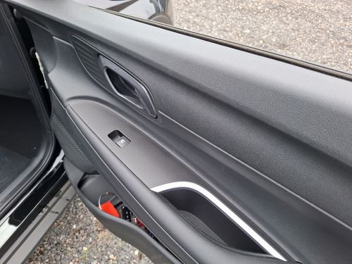 https://csb-strapi-files.fsn1.your-objectstorage.com/inventory-cars/images/f0ace1e9696a7dfb0e8319e9733f71f51ba29f08/21_500_3960.jpg