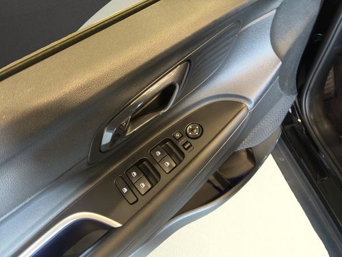 https://csb-strapi-files.fsn1.your-objectstorage.com/inventory-cars/images/f18c3bb116a60c8cceb4c7fc1eb325a58d87ab0a/12_500_2761.jpg