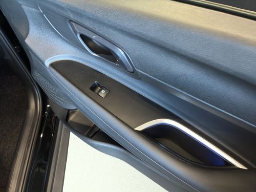 https://csb-strapi-files.fsn1.your-objectstorage.com/inventory-cars/images/f18c3bb116a60c8cceb4c7fc1eb325a58d87ab0a/20_500_6581.jpg