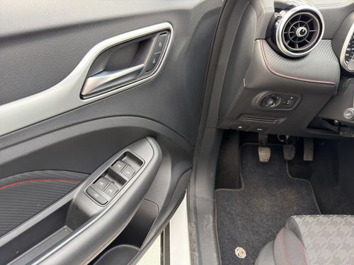 https://csb-strapi-files.fsn1.your-objectstorage.com/inventory-cars/images/f2bb56f7780706aca596beec59fb522ff2f4acb8/11_500_3881.jpg