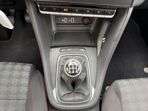https://csb-strapi-files.fsn1.your-objectstorage.com/inventory-cars/images/f2bb56f7780706aca596beec59fb522ff2f4acb8/15_500_1476.jpg