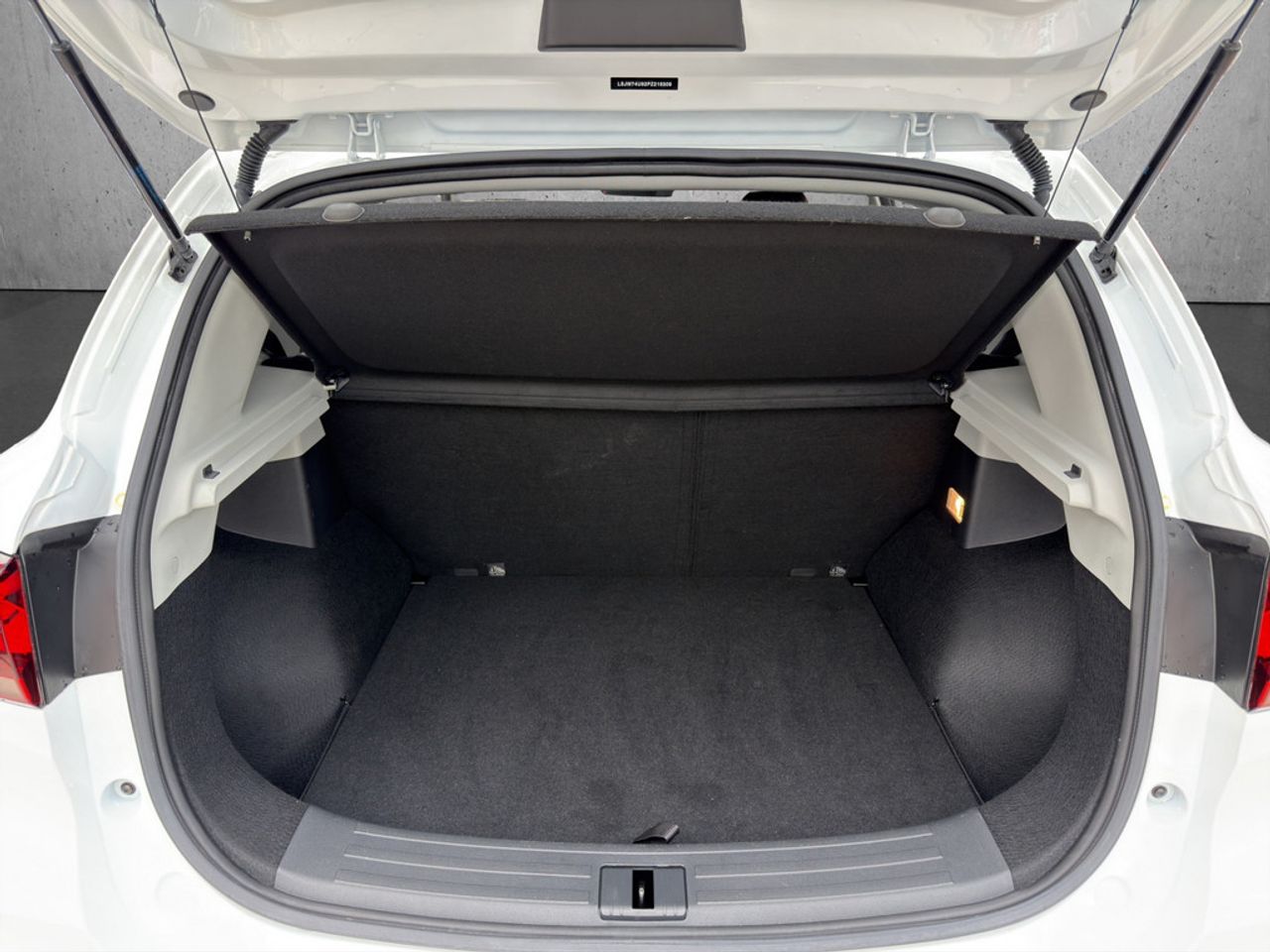 https://csb-strapi-files.fsn1.your-objectstorage.com/inventory-cars/images/f2bb56f7780706aca596beec59fb522ff2f4acb8/5_1280_5564.jpg