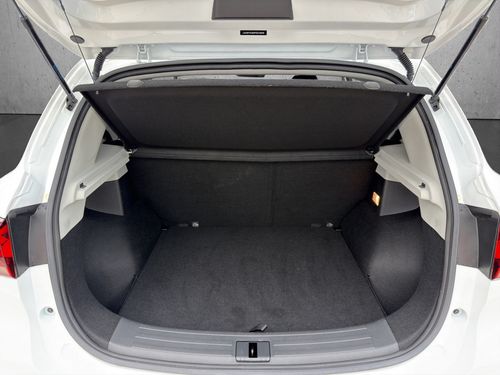 https://csb-strapi-files.fsn1.your-objectstorage.com/inventory-cars/images/f2bb56f7780706aca596beec59fb522ff2f4acb8/5_500_9175.jpg