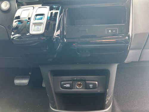 https://csb-strapi-files.fsn1.your-objectstorage.com/inventory-cars/images/f2cd63d69bd506acce4b3ced7ec9d65e67ea18ec/18_500_6120.jpg