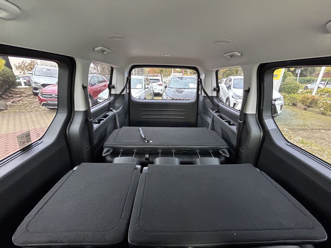 https://csb-strapi-files.fsn1.your-objectstorage.com/inventory-cars/images/f2cd63d69bd506acce4b3ced7ec9d65e67ea18ec/31_1280_5365.jpg