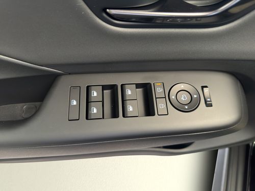 https://csb-strapi-files.fsn1.your-objectstorage.com/inventory-cars/images/f558eca55ae8a1c2fa996530ed44b0332a18fb07/13_500_1864.jpg