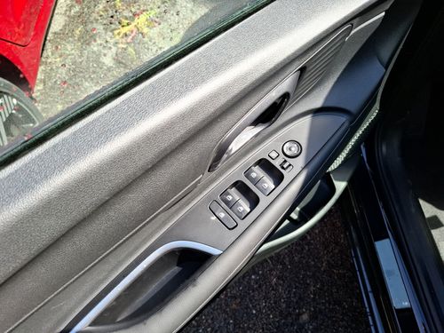 https://csb-strapi-files.fsn1.your-objectstorage.com/inventory-cars/images/f669f343b728fdba71ec0088e38770530554d1cf/12_500_2322.jpg