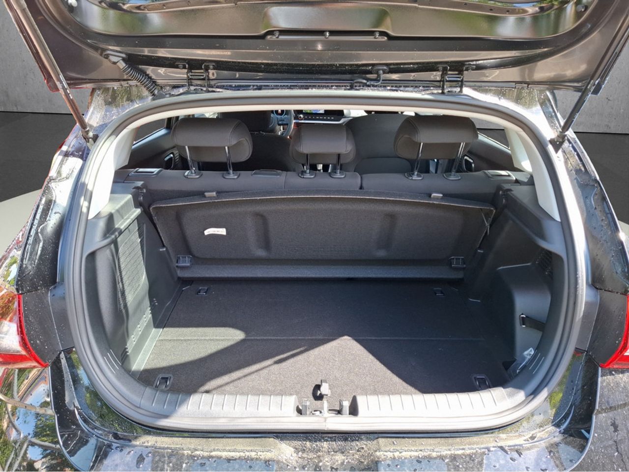 https://csb-strapi-files.fsn1.your-objectstorage.com/inventory-cars/images/f669f343b728fdba71ec0088e38770530554d1cf/17_1280_1623.jpg