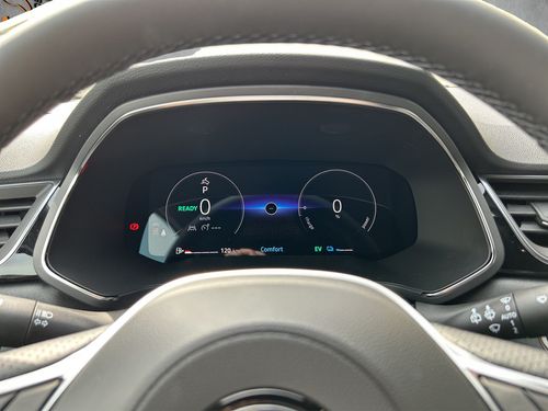 https://csb-strapi-files.fsn1.your-objectstorage.com/inventory-cars/images/f66a6eaaad5078ad801c4008118245d66e44b78b/11_500_3979.jpg
