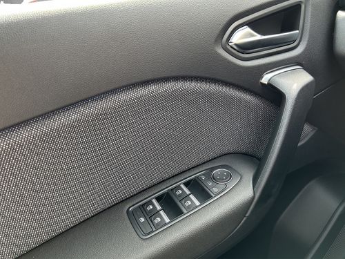 https://csb-strapi-files.fsn1.your-objectstorage.com/inventory-cars/images/f66a6eaaad5078ad801c4008118245d66e44b78b/13_500_7638.jpg