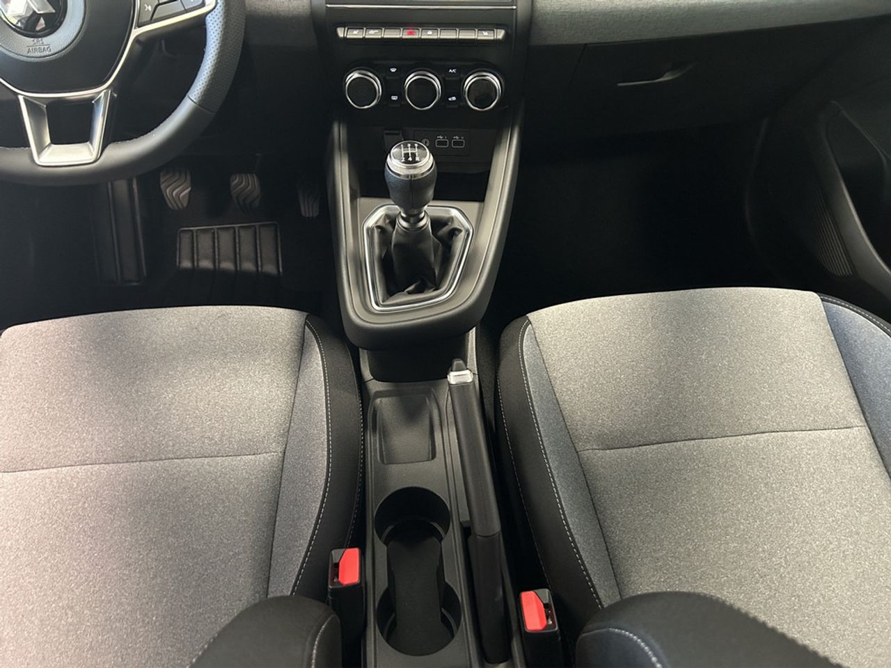 https://csb-strapi-files.fsn1.your-objectstorage.com/inventory-cars/images/f6a95728211a74e9a1b14acb86586f89456bb040/16_1280_9871.jpg
