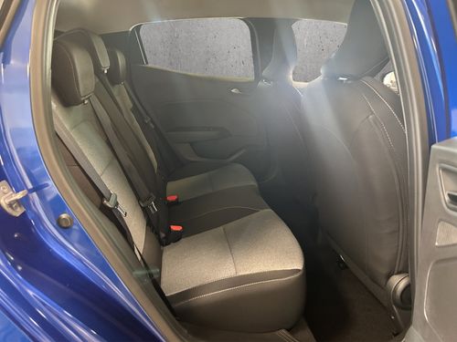 https://csb-strapi-files.fsn1.your-objectstorage.com/inventory-cars/images/f6a95728211a74e9a1b14acb86586f89456bb040/18_500_6947.jpg
