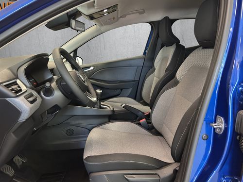 https://csb-strapi-files.fsn1.your-objectstorage.com/inventory-cars/images/f6a95728211a74e9a1b14acb86586f89456bb040/9_500_2612.jpg