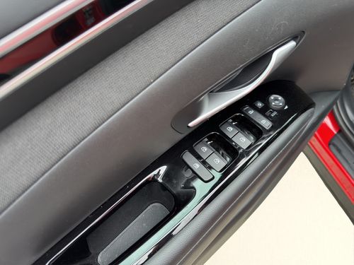 https://csb-strapi-files.fsn1.your-objectstorage.com/inventory-cars/images/f73987211689310b0f60ea599a67dc6a42267b65/11_500_3199.jpg