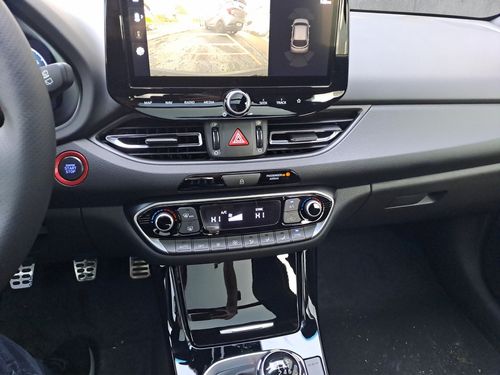 https://csb-strapi-files.fsn1.your-objectstorage.com/inventory-cars/images/f8e74160986e40c813e8ad8f7396ef1691a7a993/11_500_4791.jpg