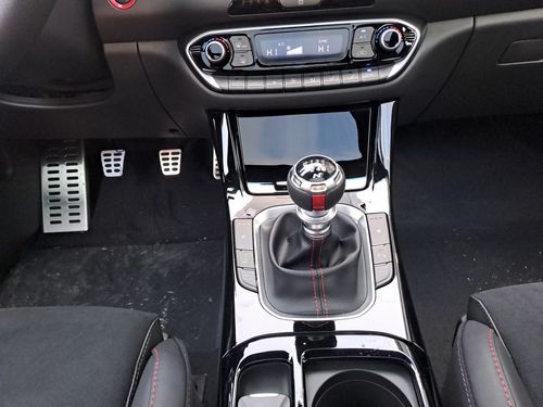 https://csb-strapi-files.fsn1.your-objectstorage.com/inventory-cars/images/f8e74160986e40c813e8ad8f7396ef1691a7a993/16_500_4359.jpg