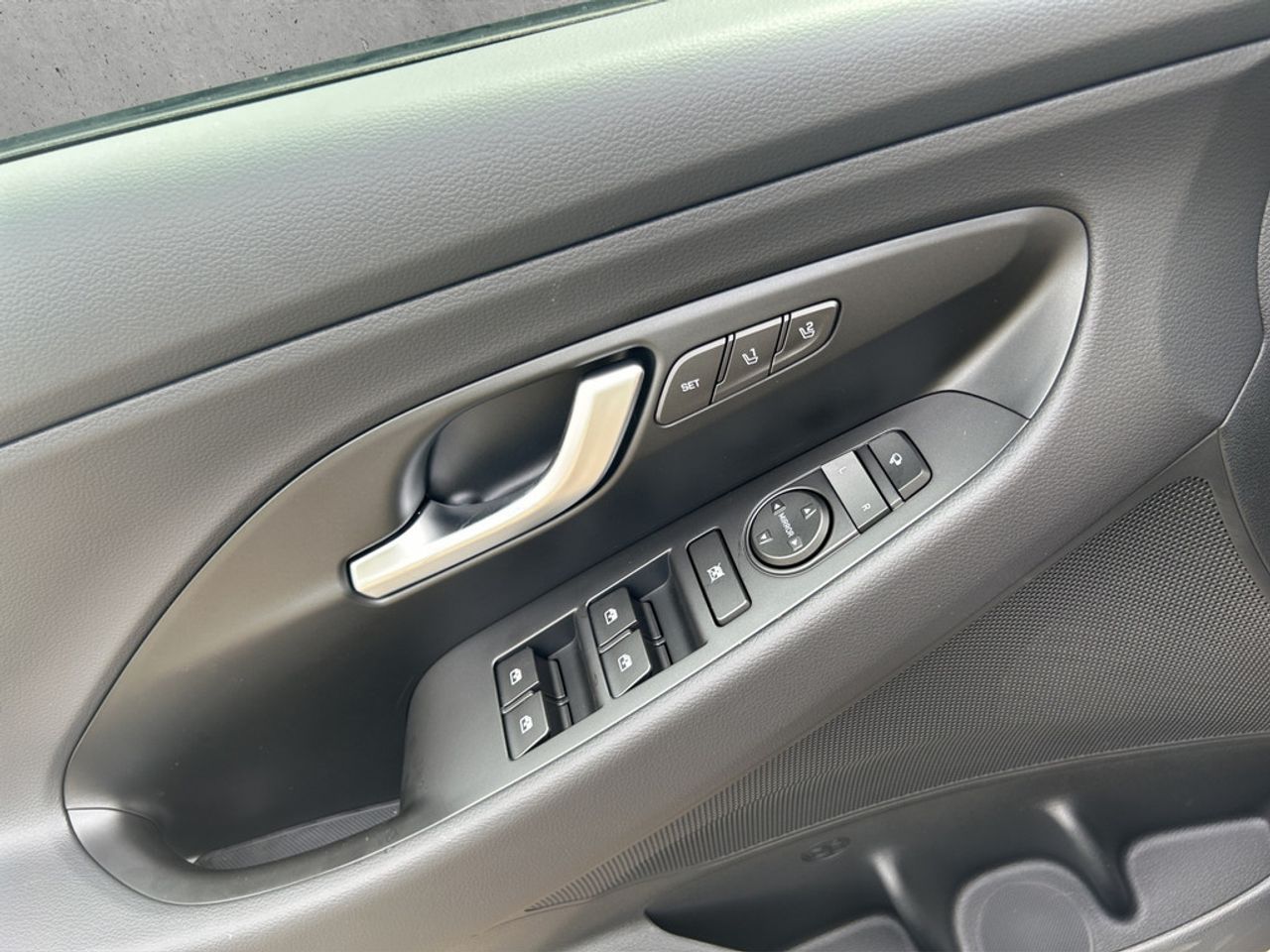 https://csb-strapi-files.fsn1.your-objectstorage.com/inventory-cars/images/fb8221bc779307d9a136c86bd7e7363f3df731c1/13_1280_9100.jpg