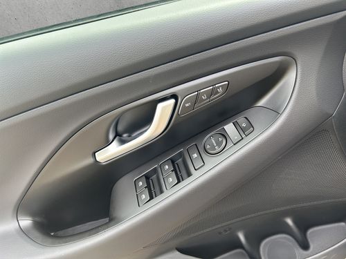 https://csb-strapi-files.fsn1.your-objectstorage.com/inventory-cars/images/fb8221bc779307d9a136c86bd7e7363f3df731c1/13_500_5100.jpg