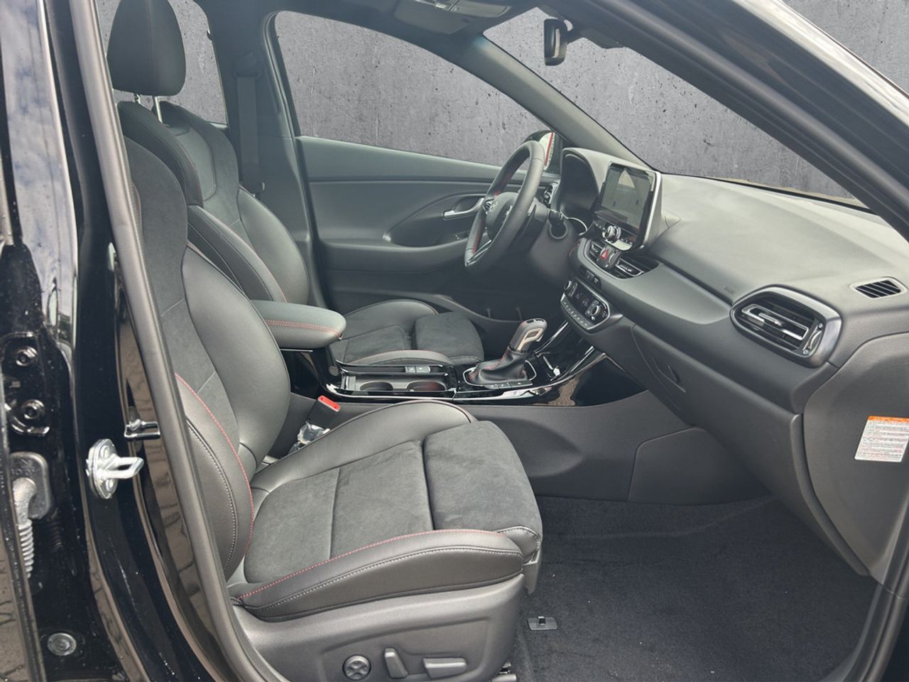 https://csb-strapi-files.fsn1.your-objectstorage.com/inventory-cars/images/fb8221bc779307d9a136c86bd7e7363f3df731c1/20_1280_2480.jpg