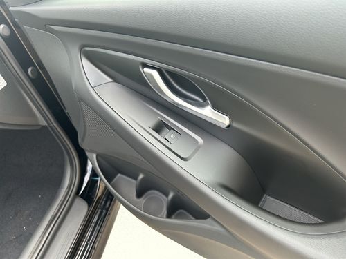 https://csb-strapi-files.fsn1.your-objectstorage.com/inventory-cars/images/fb8221bc779307d9a136c86bd7e7363f3df731c1/21_500_7965.jpg