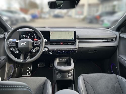 https://csb-strapi-files.fsn1.your-objectstorage.com/inventory-cars/images/fb93de60a288d14ec928bc9c7e0954b736cac053/10_500_9591.jpg