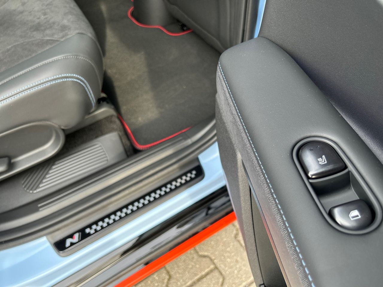 https://csb-strapi-files.fsn1.your-objectstorage.com/inventory-cars/images/fb93de60a288d14ec928bc9c7e0954b736cac053/16_1280_5380.jpg