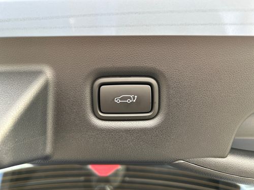 https://csb-strapi-files.fsn1.your-objectstorage.com/inventory-cars/images/fb93de60a288d14ec928bc9c7e0954b736cac053/17_500_1080.jpg