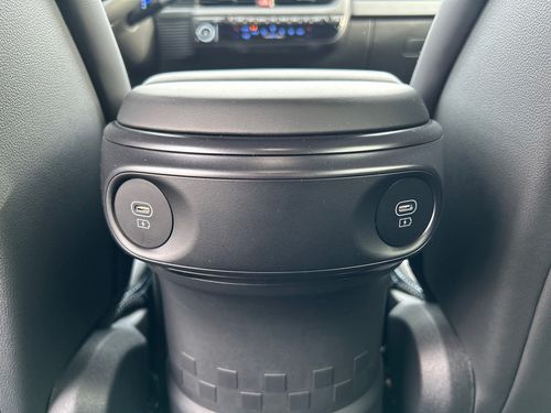 https://csb-strapi-files.fsn1.your-objectstorage.com/inventory-cars/images/fb93de60a288d14ec928bc9c7e0954b736cac053/18_500_9829.jpg