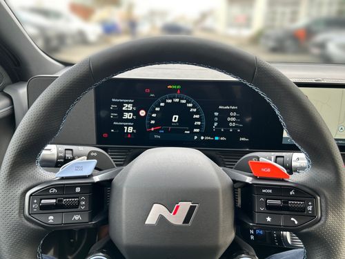 https://csb-strapi-files.fsn1.your-objectstorage.com/inventory-cars/images/fb93de60a288d14ec928bc9c7e0954b736cac053/7_500_3379.jpg