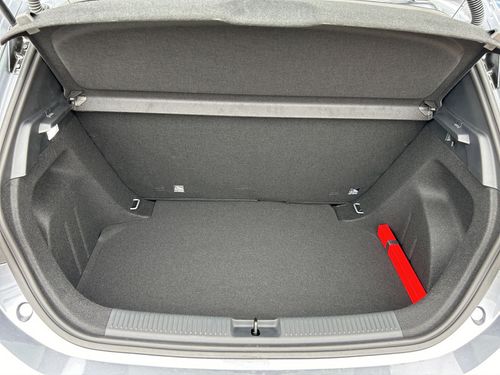 https://csb-strapi-files.fsn1.your-objectstorage.com/inventory-cars/images/fbd78a7bca2b78cdaf46ccb08c846aaad0a8ed34/17_500_4328.jpg
