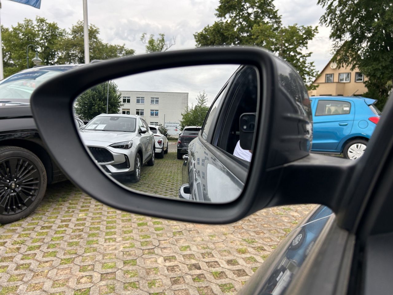 https://csb-strapi-files.fsn1.your-objectstorage.com/inventory-cars/images/fbd78a7bca2b78cdaf46ccb08c846aaad0a8ed34/20_1280_7010.jpg