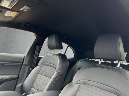 https://csb-strapi-files.fsn1.your-objectstorage.com/inventory-cars/images/fbd78a7bca2b78cdaf46ccb08c846aaad0a8ed34/21_500_3291.jpg