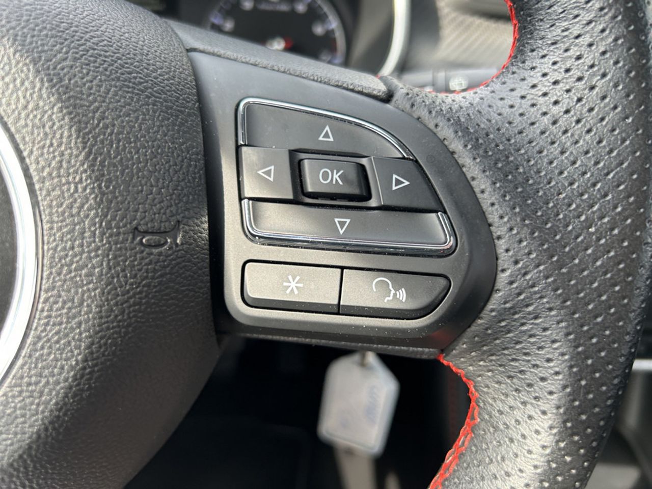 https://csb-strapi-files.fsn1.your-objectstorage.com/inventory-cars/images/fc1445f2384175edf6377d00abbd629f057cb132/13_1280_6751.jpg