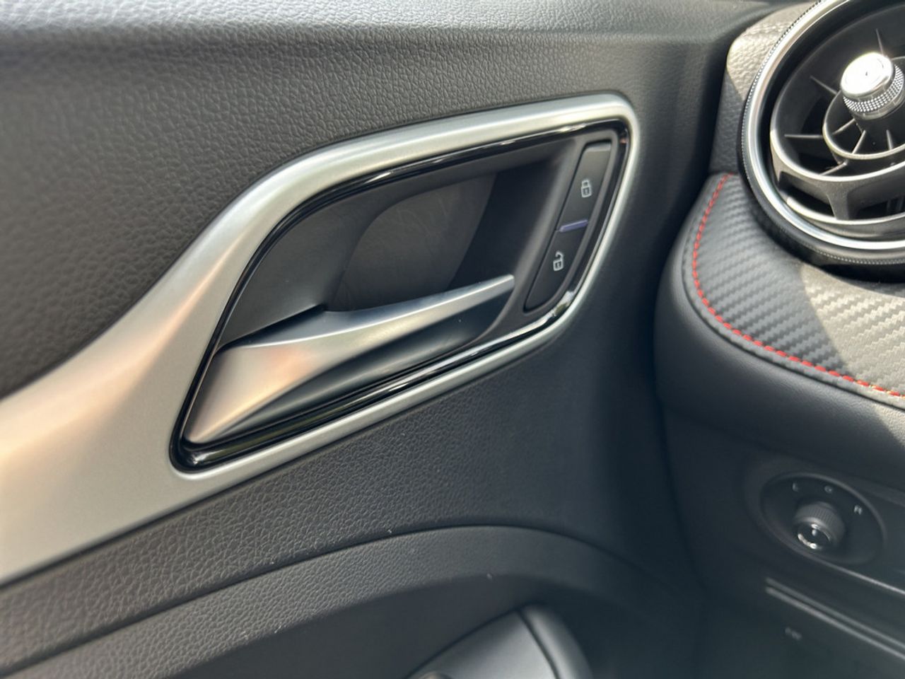 https://csb-strapi-files.fsn1.your-objectstorage.com/inventory-cars/images/fc1445f2384175edf6377d00abbd629f057cb132/17_1280_8933.jpg
