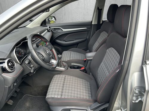 https://csb-strapi-files.fsn1.your-objectstorage.com/inventory-cars/images/fc1445f2384175edf6377d00abbd629f057cb132/19_500_1442.jpg