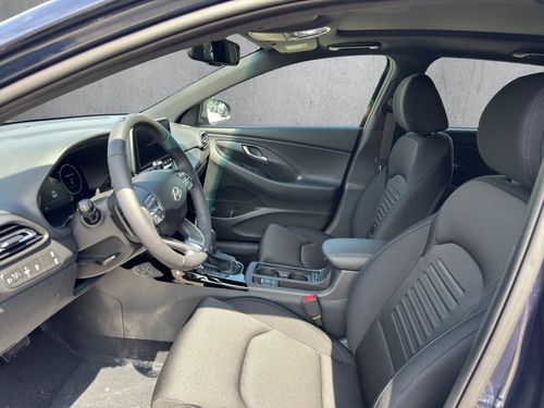 https://csb-strapi-files.fsn1.your-objectstorage.com/inventory-cars/images/fc3c9f10e9f4e94294e1526f6000de06c204e87b/10_500_1282.jpg