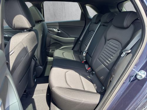 https://csb-strapi-files.fsn1.your-objectstorage.com/inventory-cars/images/fc3c9f10e9f4e94294e1526f6000de06c204e87b/13_500_6472.jpg