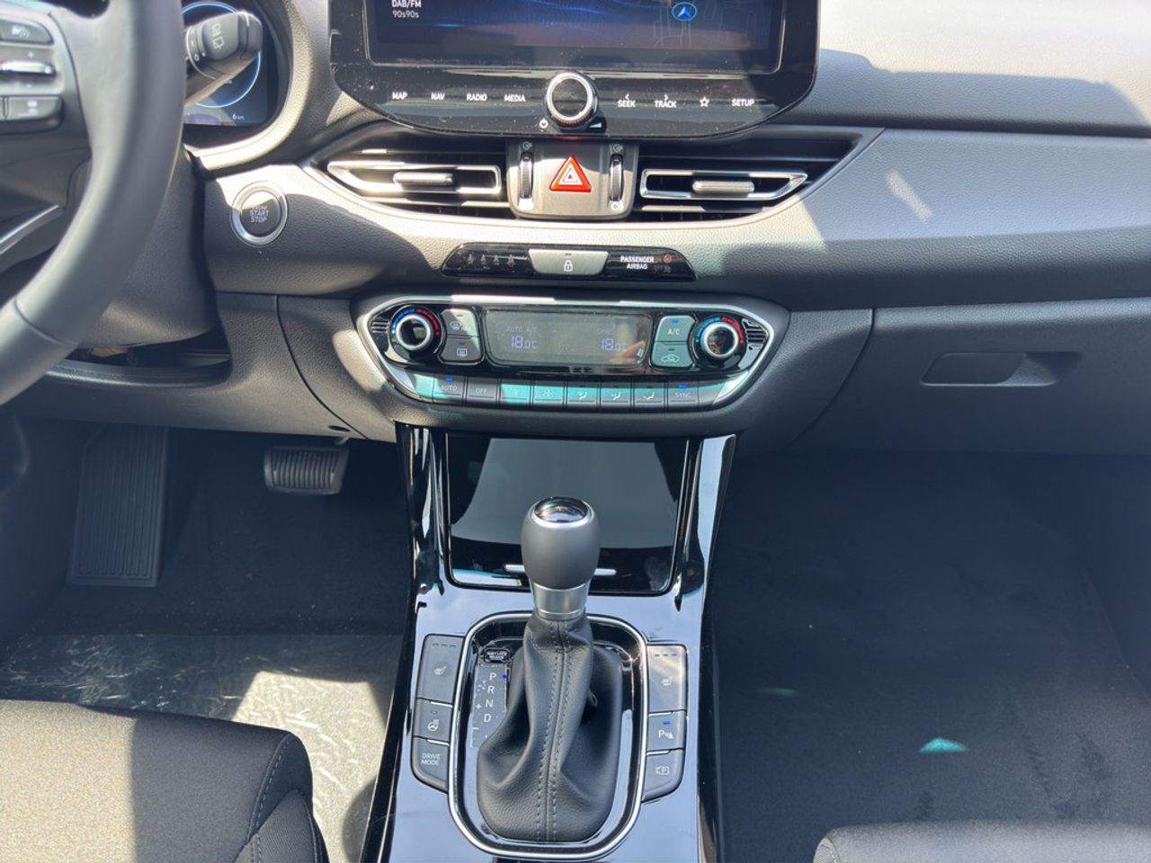 https://csb-strapi-files.fsn1.your-objectstorage.com/inventory-cars/images/fc3c9f10e9f4e94294e1526f6000de06c204e87b/17_1280_9960.jpg