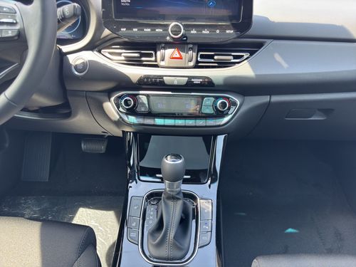 https://csb-strapi-files.fsn1.your-objectstorage.com/inventory-cars/images/fc3c9f10e9f4e94294e1526f6000de06c204e87b/17_500_1013.jpg