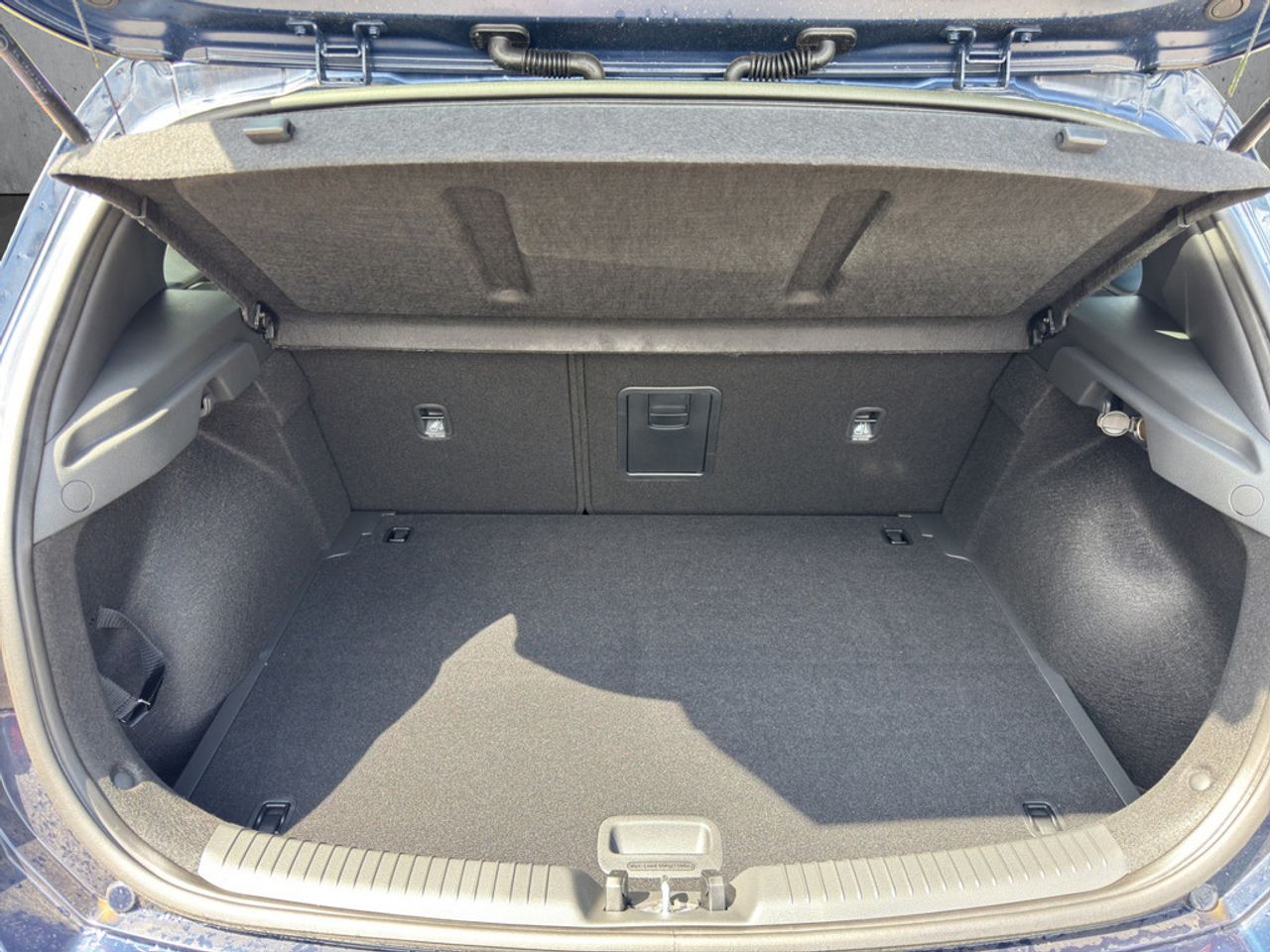 https://csb-strapi-files.fsn1.your-objectstorage.com/inventory-cars/images/fc3c9f10e9f4e94294e1526f6000de06c204e87b/5_1280_1927.jpg