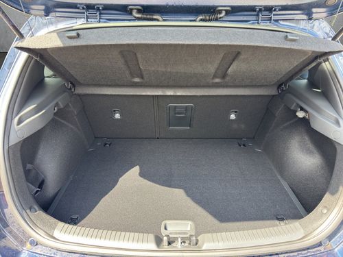 https://csb-strapi-files.fsn1.your-objectstorage.com/inventory-cars/images/fc3c9f10e9f4e94294e1526f6000de06c204e87b/5_500_9384.jpg