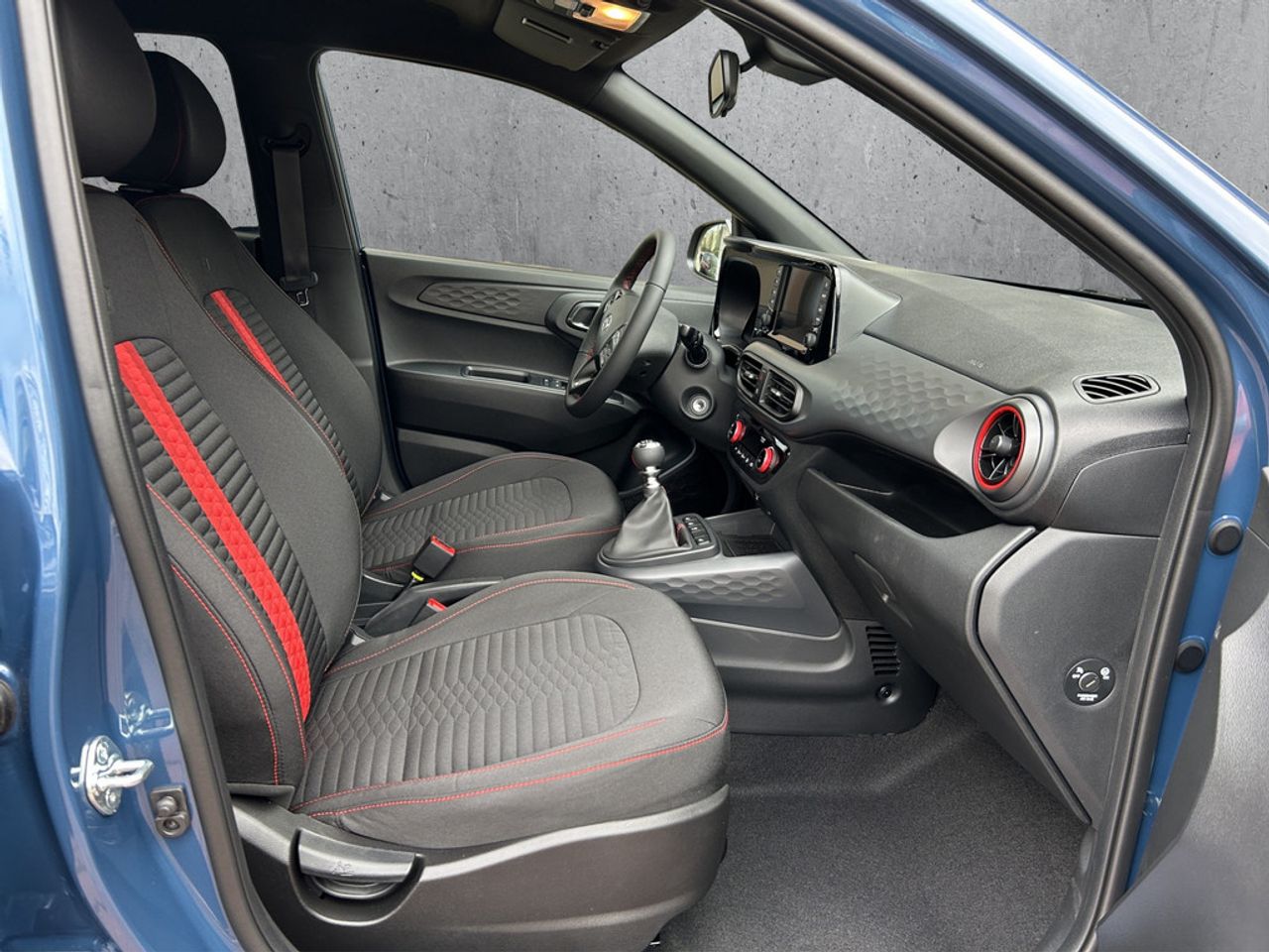 https://csb-strapi-files.fsn1.your-objectstorage.com/inventory-cars/images/fd0677aac2a9f81e6c562429a6d1c3f47076e003/15_1280_2087.jpg