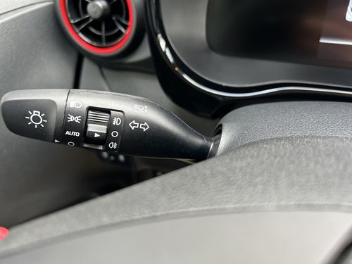 https://csb-strapi-files.fsn1.your-objectstorage.com/inventory-cars/images/fd0677aac2a9f81e6c562429a6d1c3f47076e003/21_500_6144.jpg