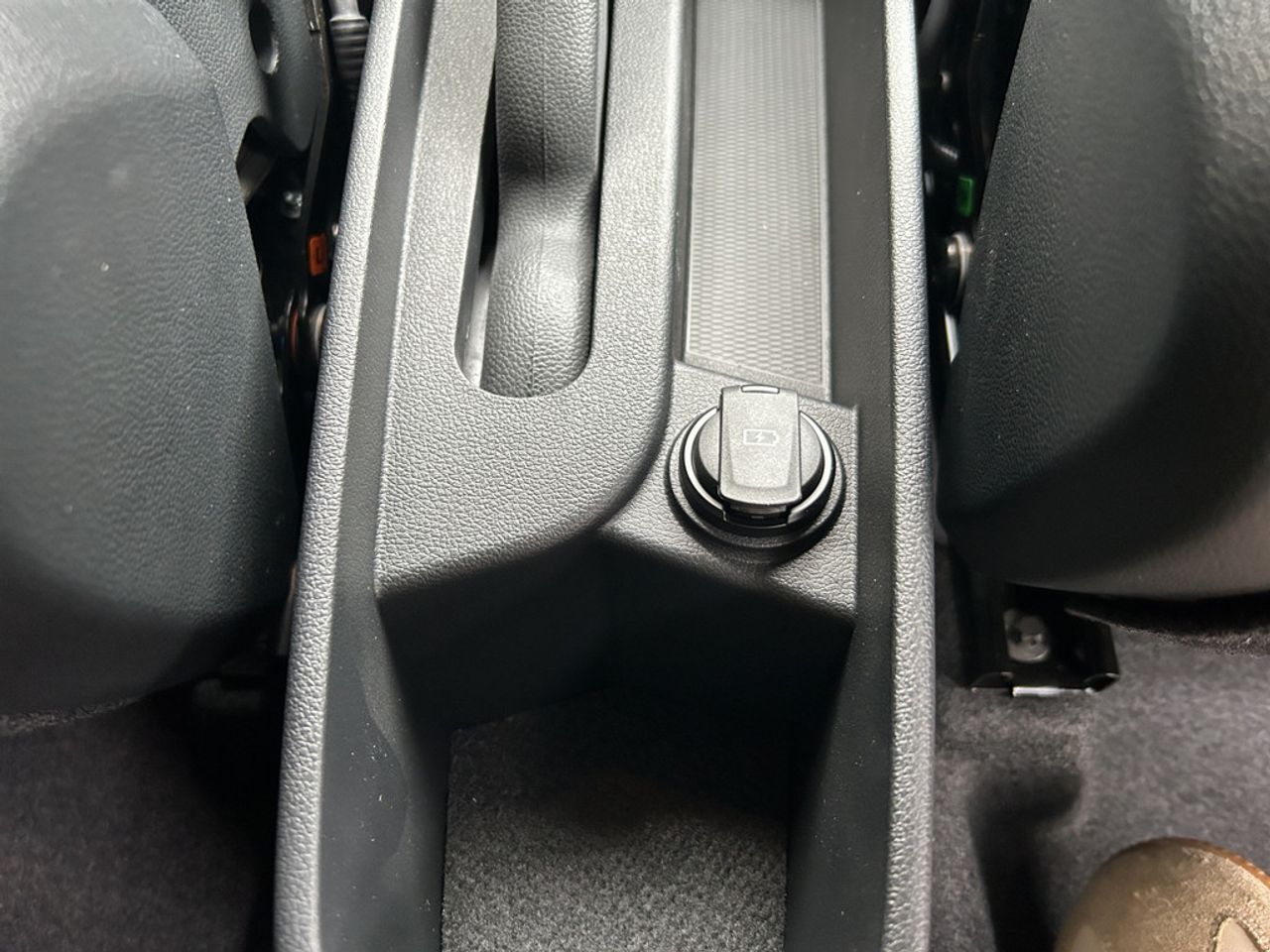 https://csb-strapi-files.fsn1.your-objectstorage.com/inventory-cars/images/fd0677aac2a9f81e6c562429a6d1c3f47076e003/32_1280_8085.jpg