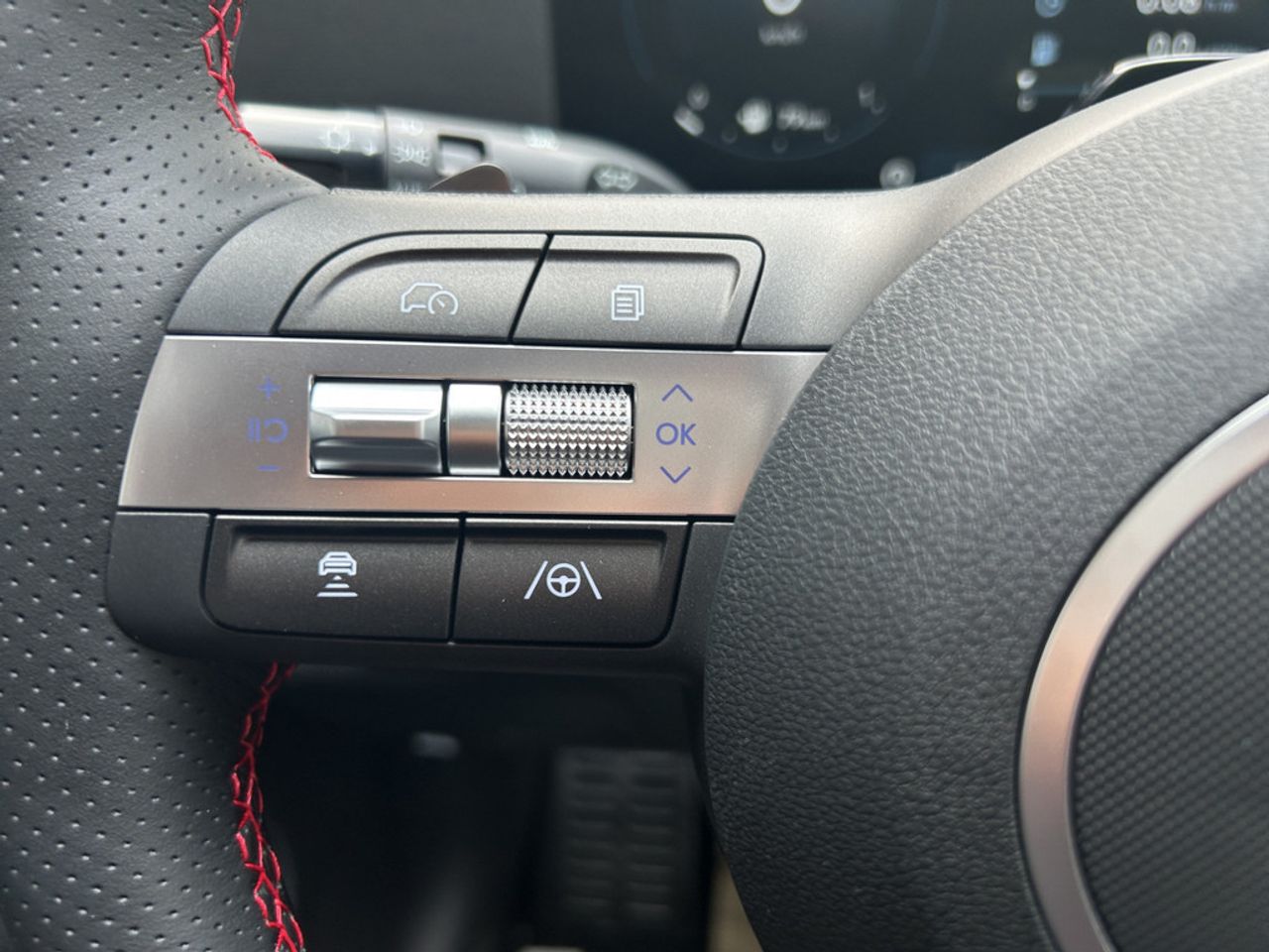 https://csb-strapi-files.fsn1.your-objectstorage.com/inventory-cars/images/fd0940019ccd1ed44434a8bd0334594718f4089f/13_1280_4077.jpg