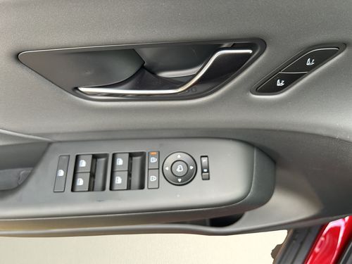 https://csb-strapi-files.fsn1.your-objectstorage.com/inventory-cars/images/fd0940019ccd1ed44434a8bd0334594718f4089f/19_500_1941.jpg